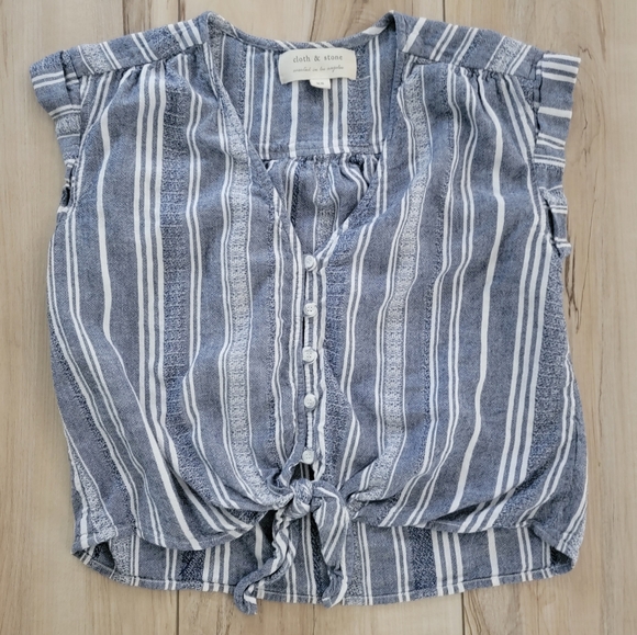 Cloth & Stone- Button up top - Picture 1 of 4